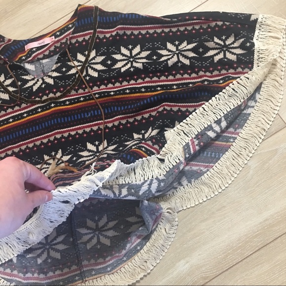 Poncho - Picture 2 of 3